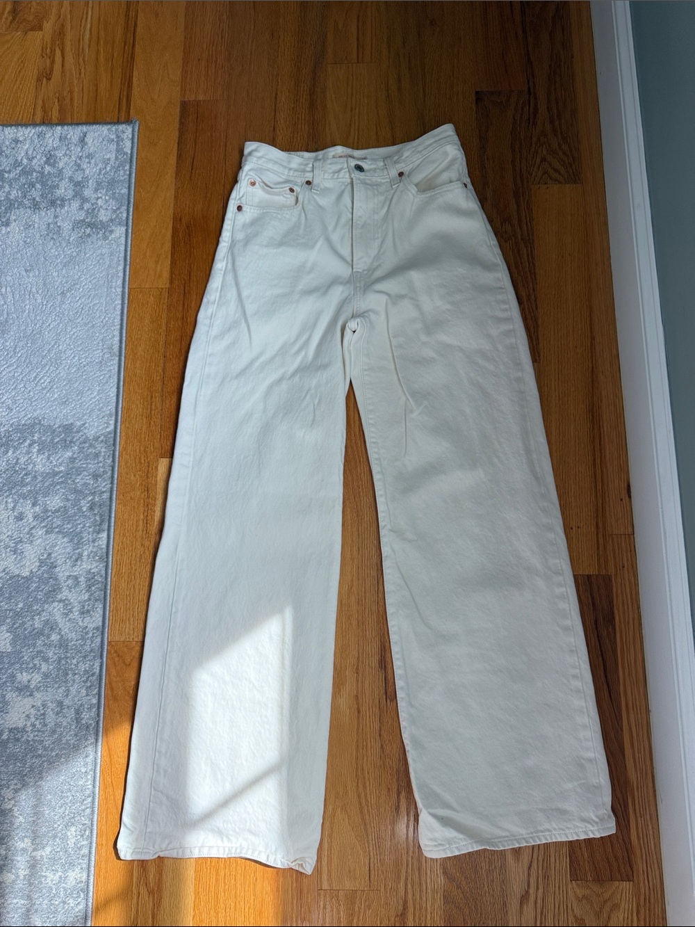 Levi’s ribcageWomen's Wide-Leg Cream Jeans
